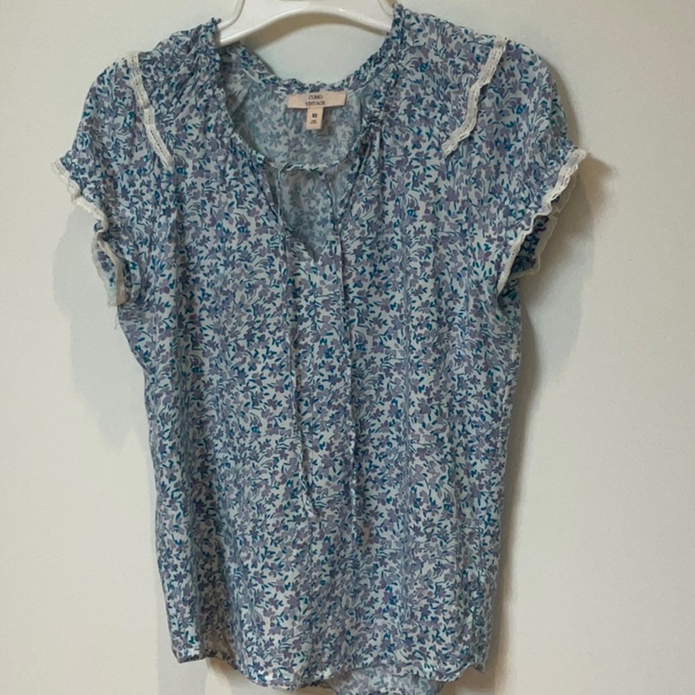 Como Vintage blue and lilac top size extra small (3 items for $15)